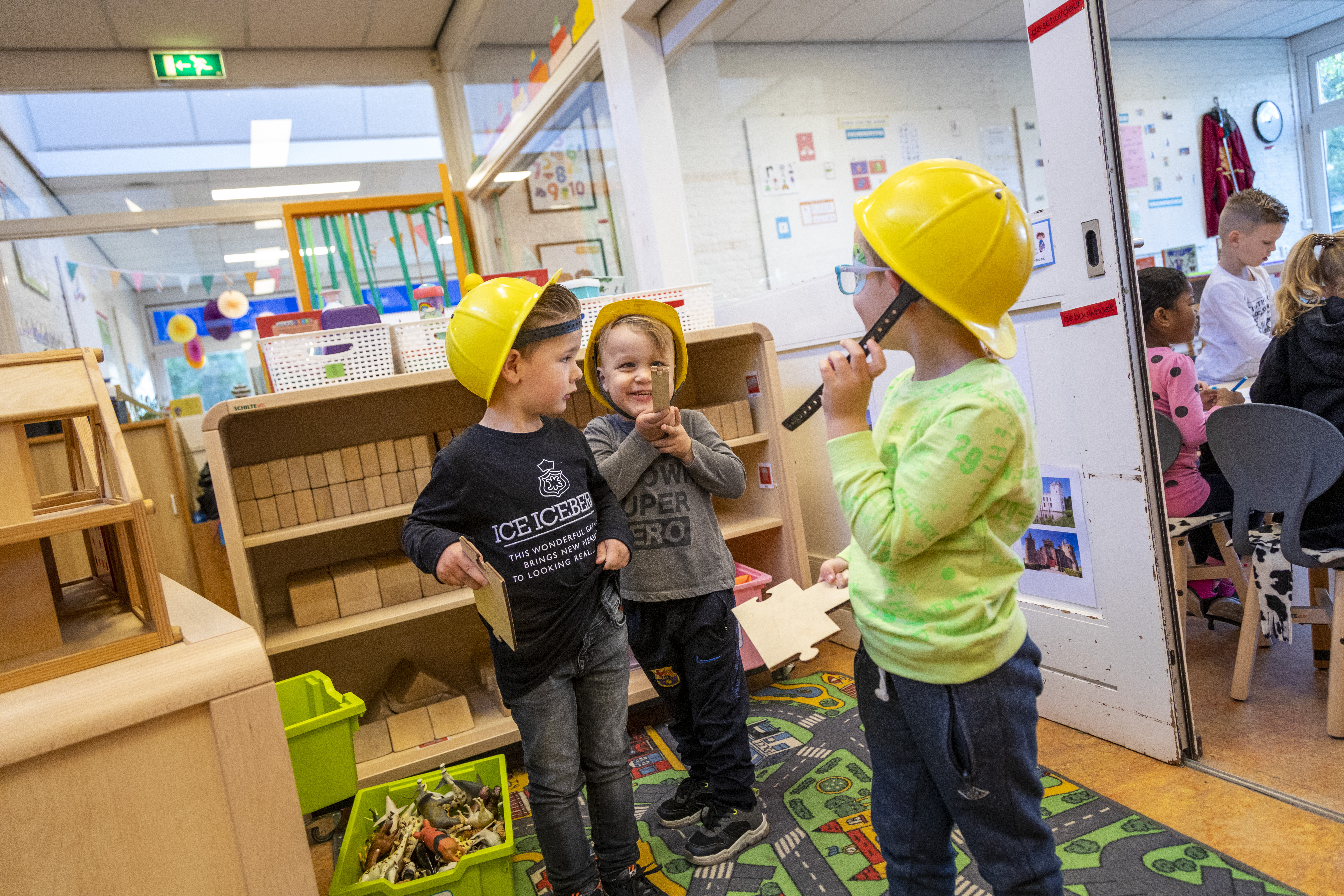 Hal Kleuters Spelende Helm